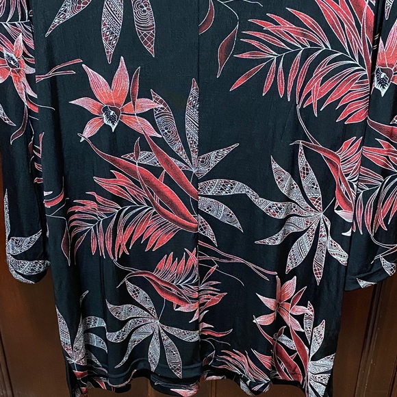 Maggie Barnes vintage plus size 2X Black and Red white floral Tunic Top - Picture 12 of 16